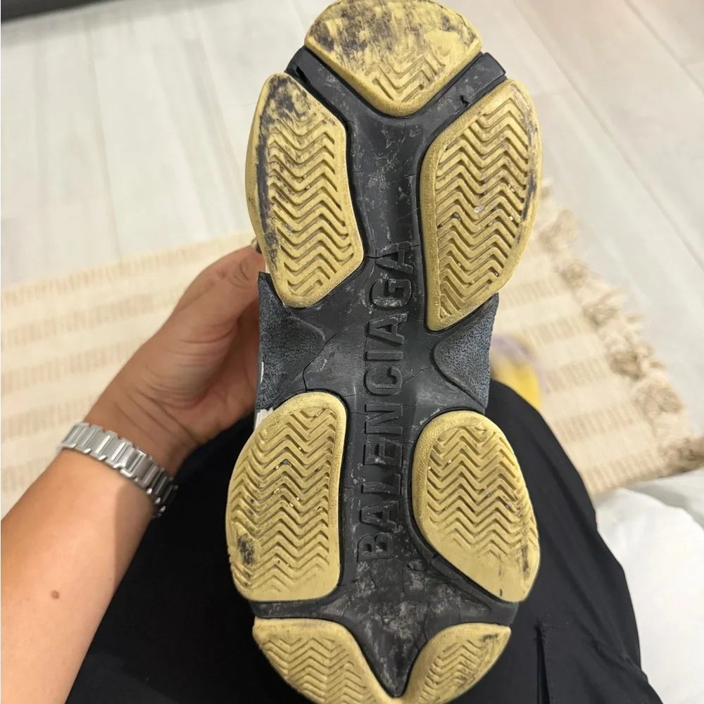 Balenciaga White and Cream Women's Sneakers - Picture 11 of 12